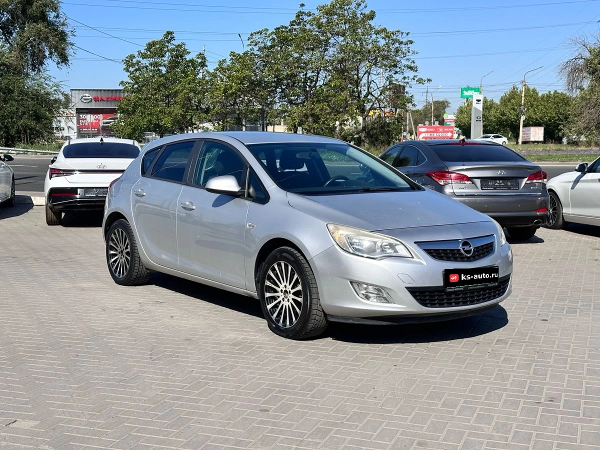 Opel Astra, 2012г, передний привод, автомат