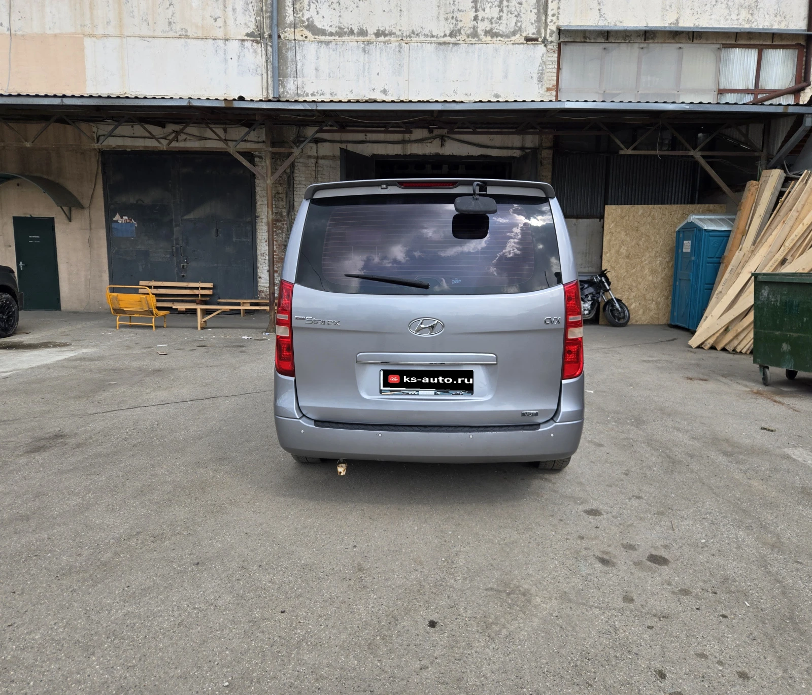 Hyundai Grand Starex, 2011г, задний привод, автомат