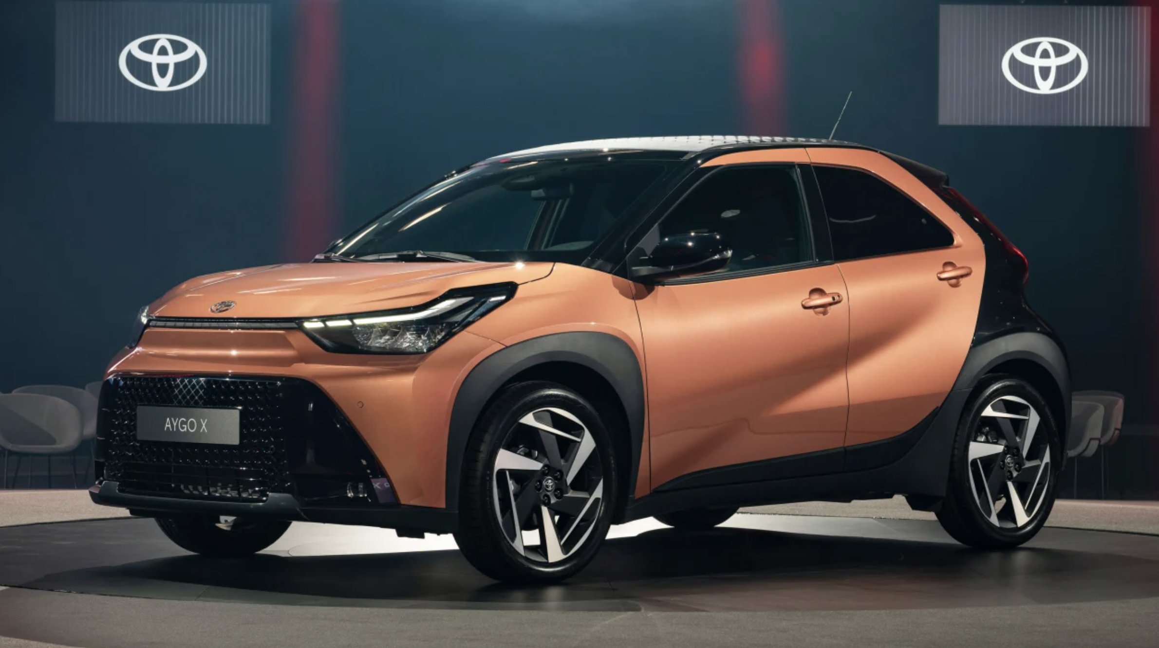 Toyota Aygo X 2026: теперь гибрид, быстрее, чище и... дороже.