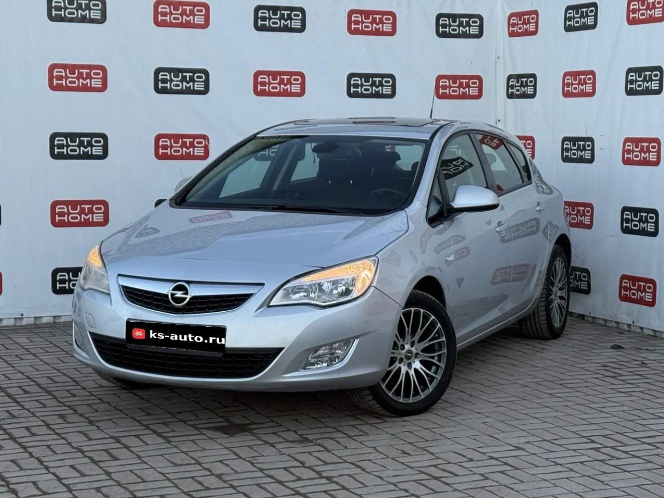 Opel Astra, 2011г., передний привод, автомат
