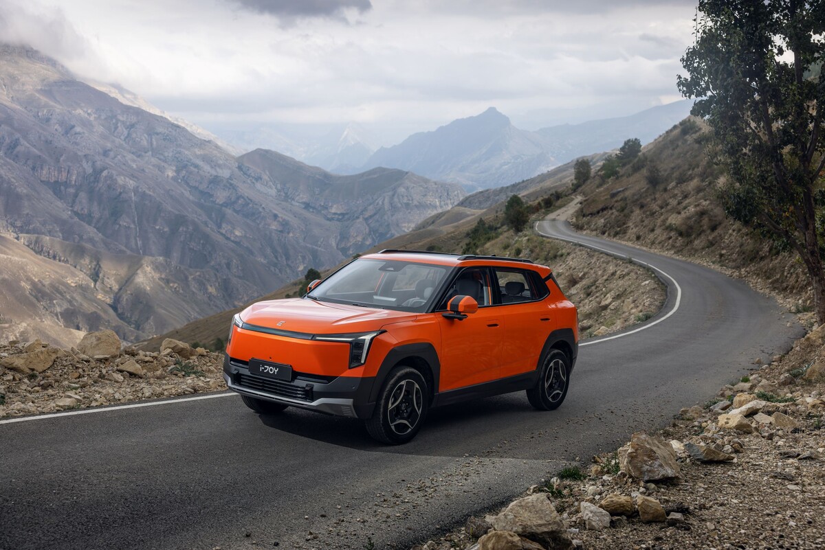 Российский бренд Evolute представил второе поколение кроссовера i-Joy.