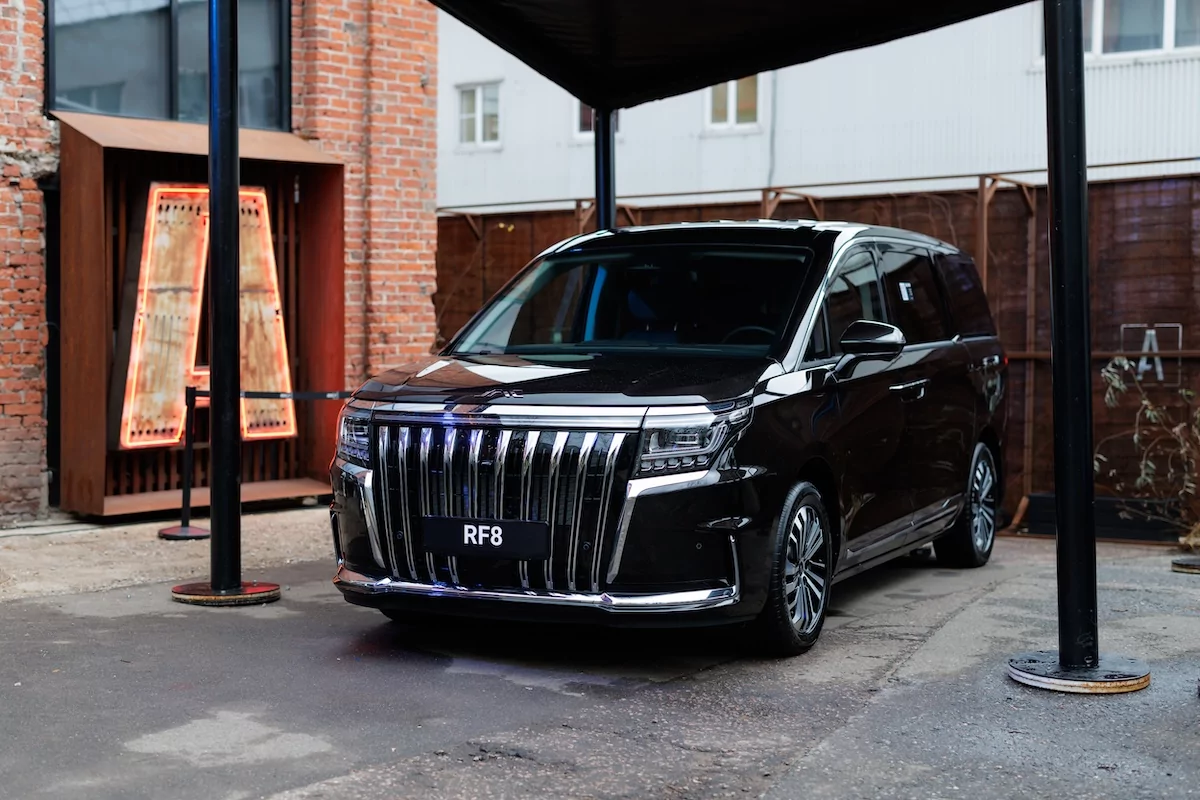 Представительство JAC в России объявило о возможности бронирования нового 7-местного минивэна RF8. 