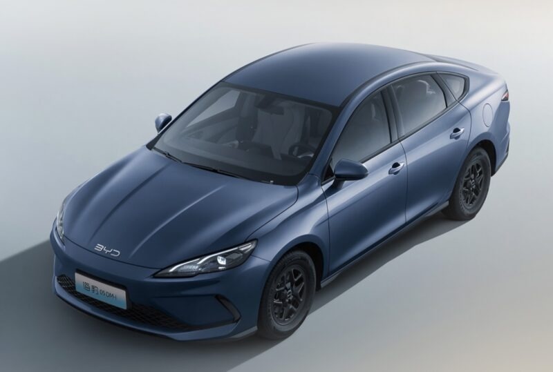 Компания BYD представила обновлённый гибридный автомобиль Seal 05 DM-i 2026 модельного года.