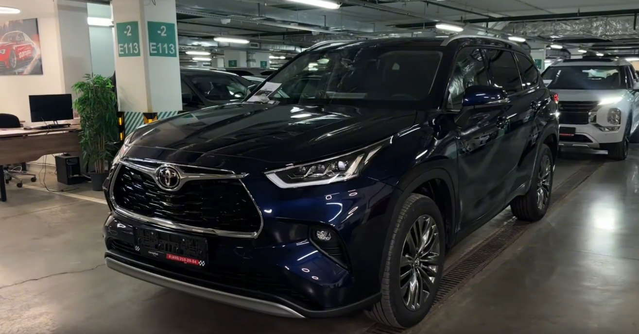 Toyota Highlander 2.5 Hybrid — полный обзор и сравнение с Outlander