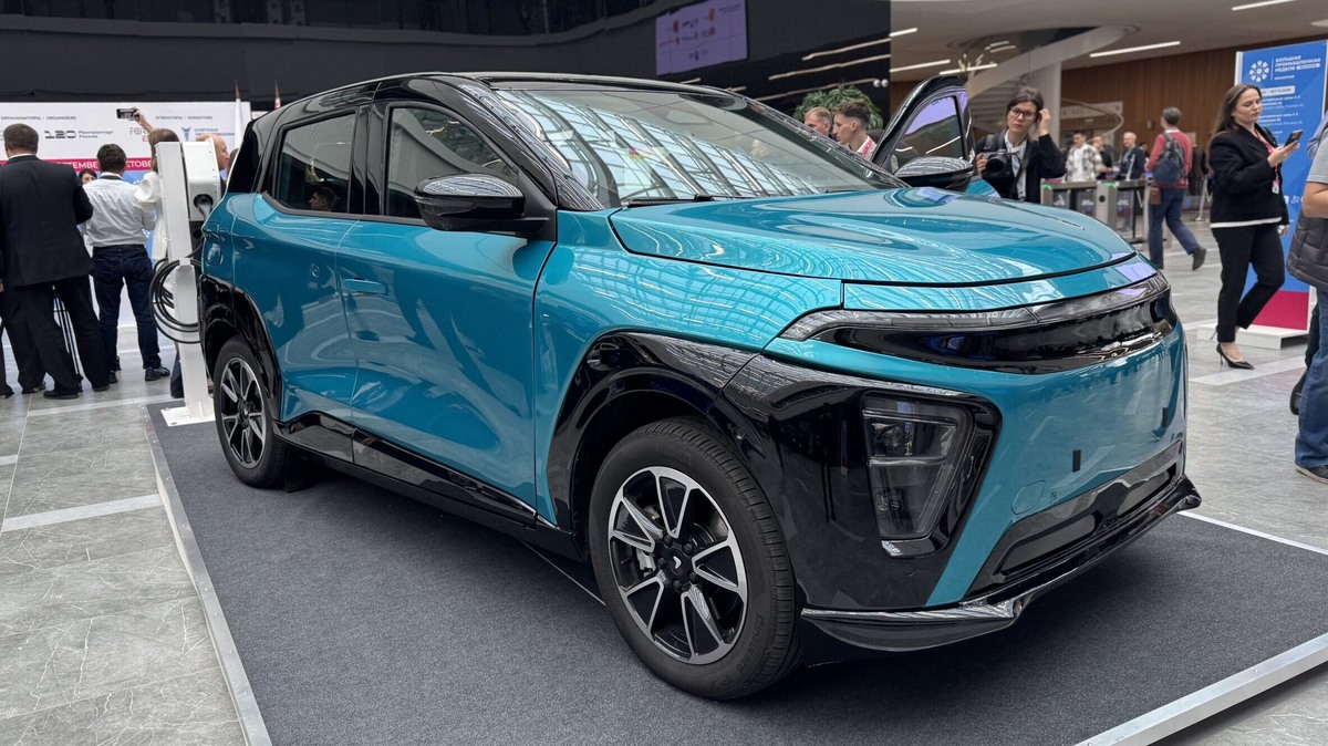 В России планируется начать серийное производство электромобиля «Атом» к концу года.