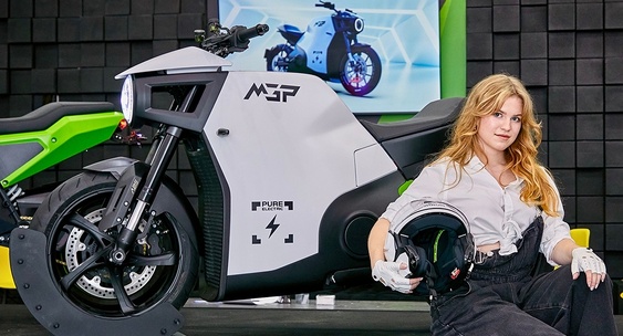 Компания «МотоЗавод Русь» представила обновленный электрический мотоцикл «Арктур».