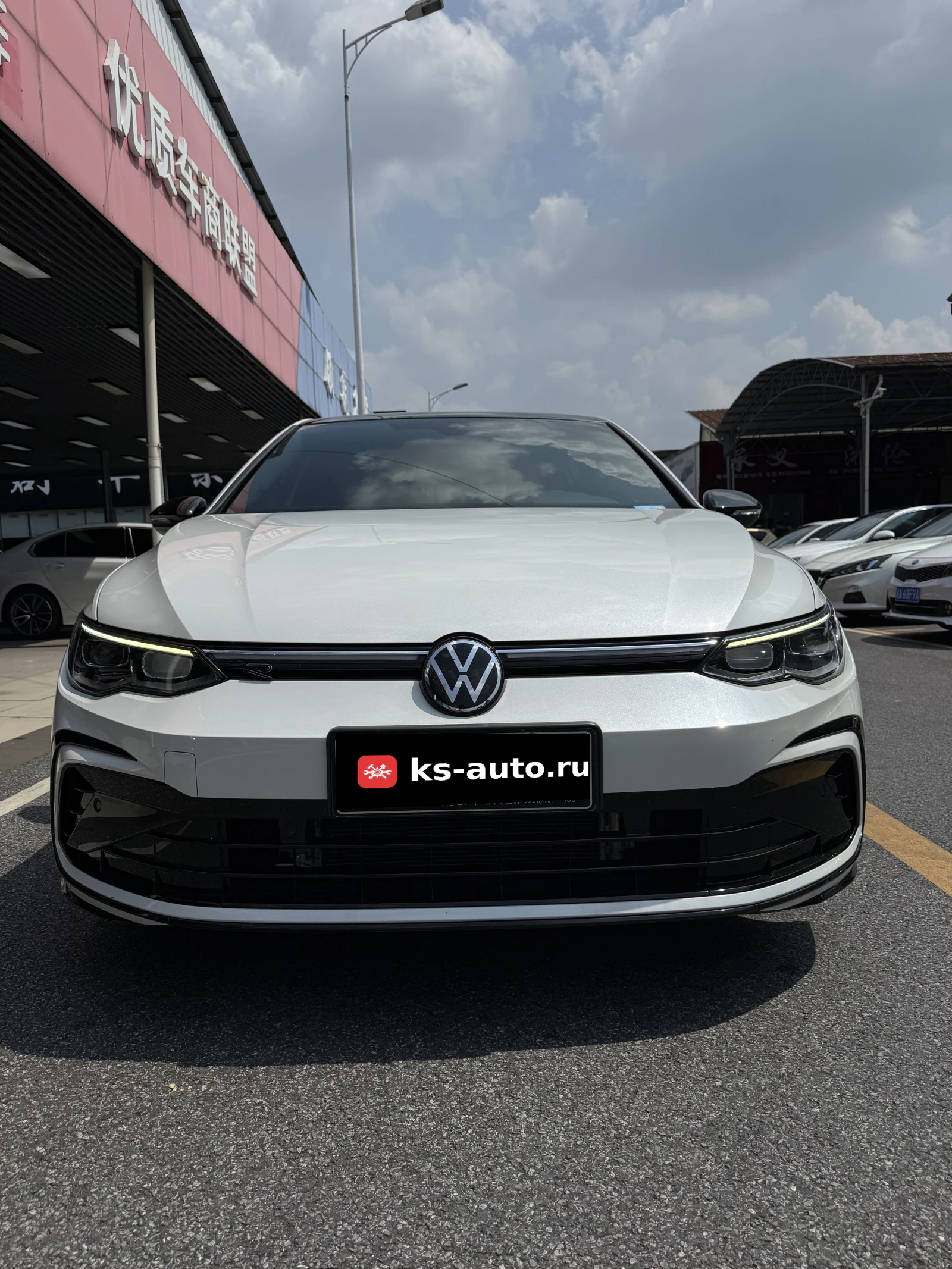 Volkswagen Golf, 2022г, передний привод, робот