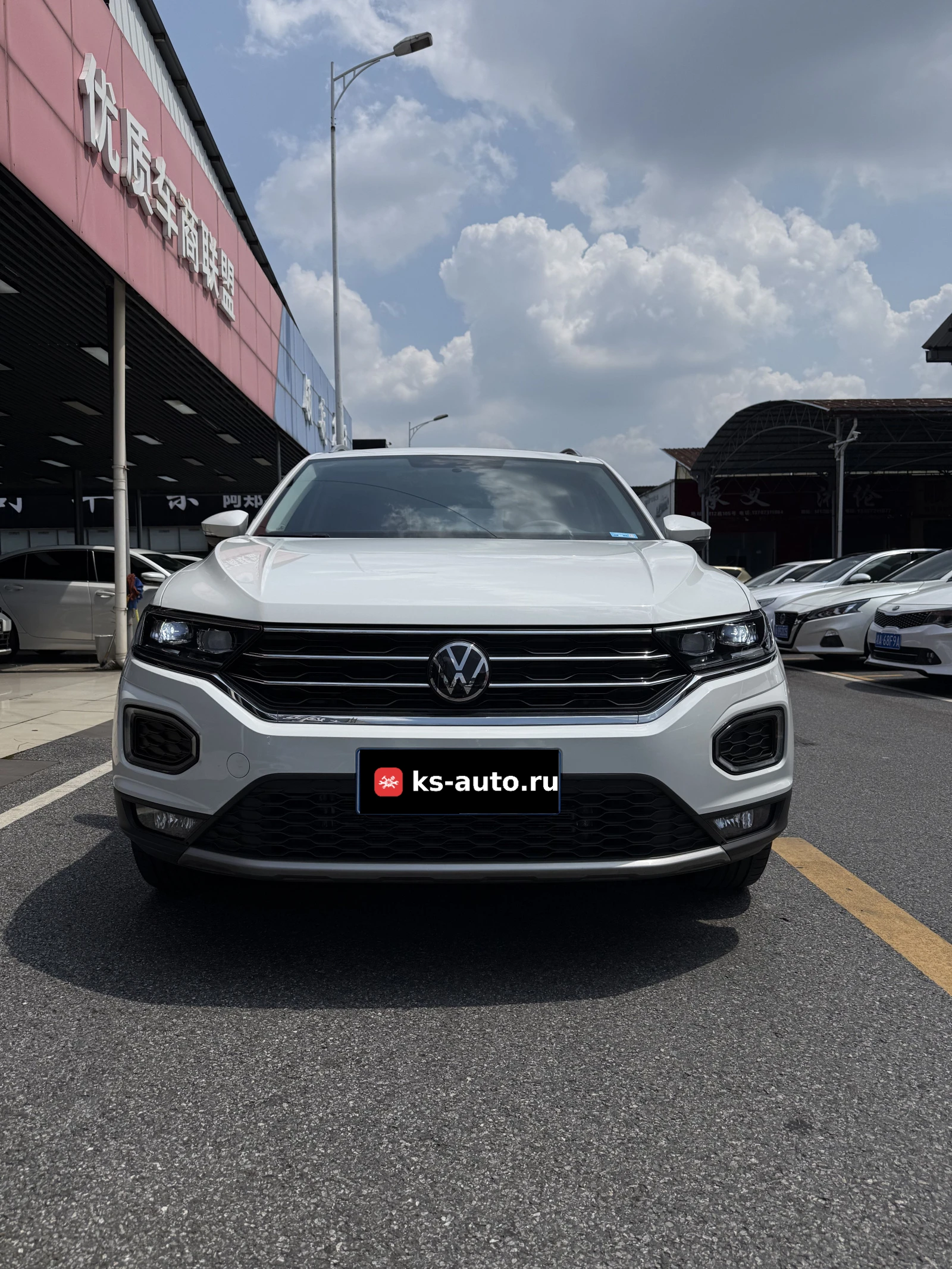 Volkswagen T-Roc, 2022г, передний привод, робот