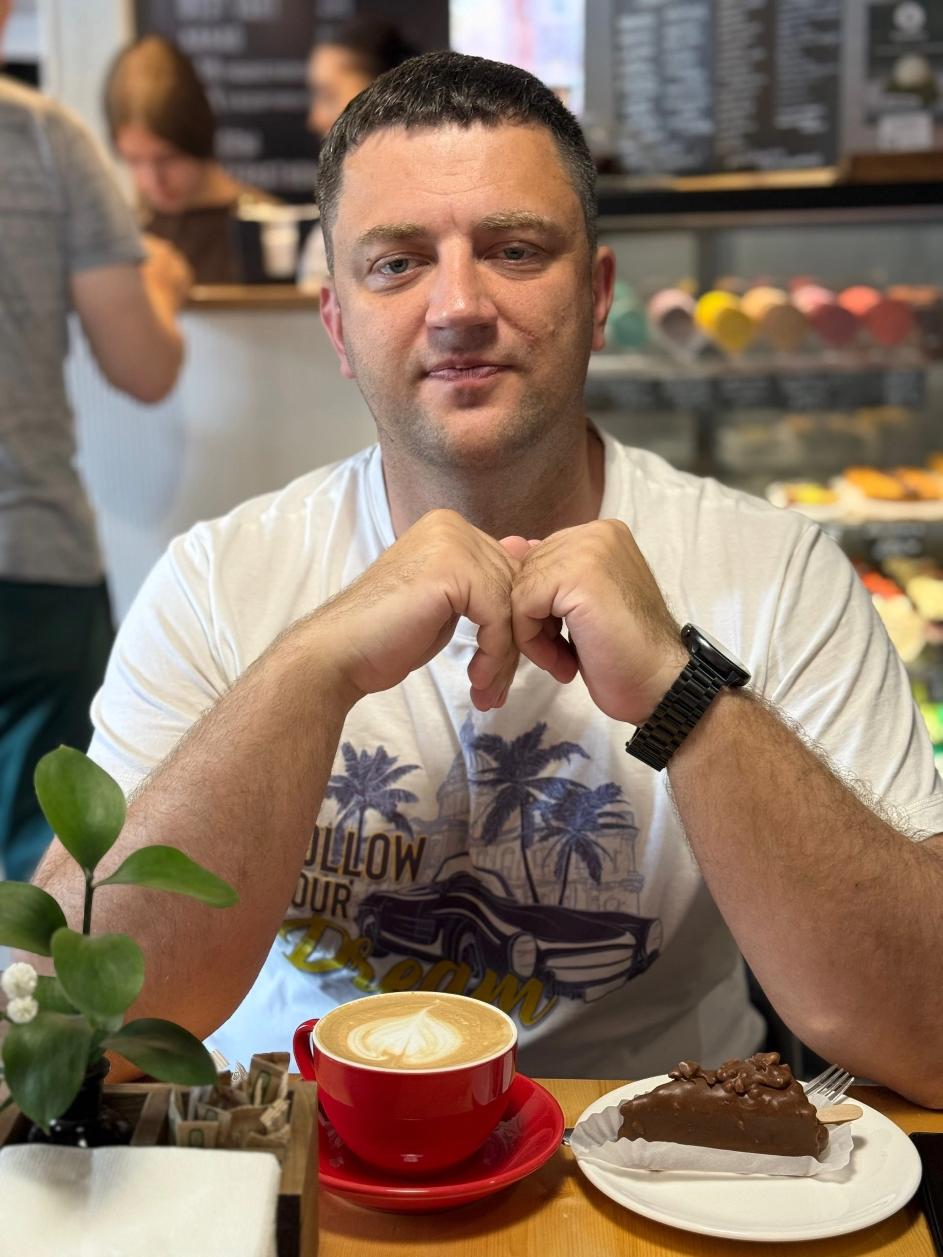 Александр Николаев