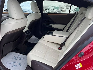 Lexus ES, 2019г, передний привод, автомат