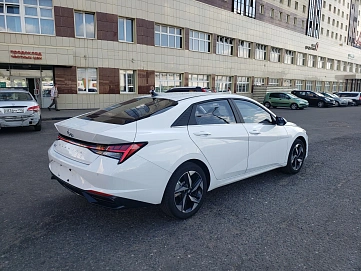 Hyundai Elantra, 2023г, передний привод, вариатор