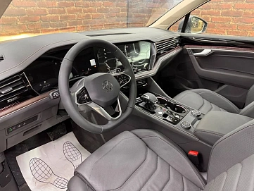 Volkswagen Touareg, 2025г, полный привод, автомат