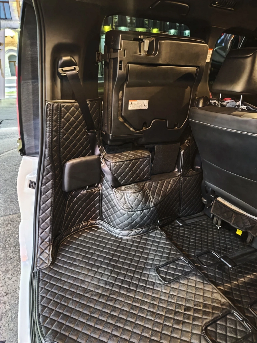 Toyota Noah, 2019г., передний привод, вариатор