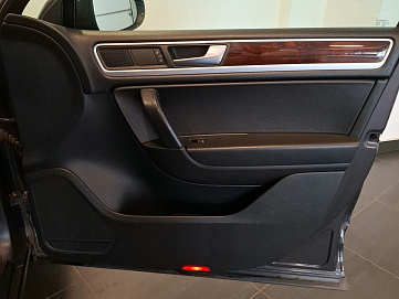 Volkswagen Touareg, 2010г, передний привод, автомат