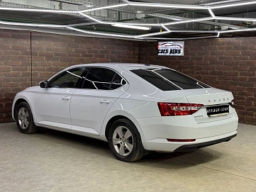 Skoda Superb, 2022г, передний привод, робот