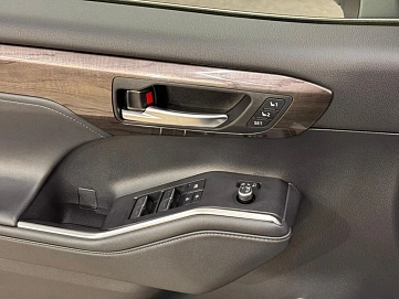 Toyota Highlander, 2021г, полный привод, автомат