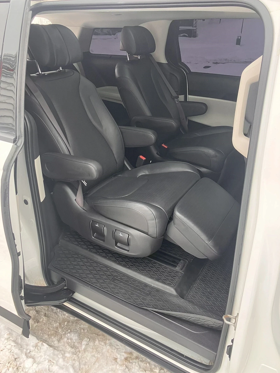 Kia Carnival, 2022г., передний привод, автомат