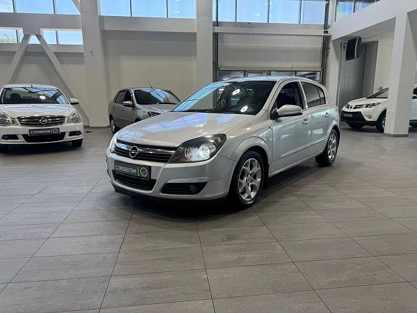 Opel Astra, 2004г., передний привод, автомат