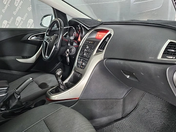 Opel Astra, 2010г, передний привод, механика