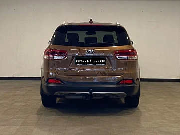 Kia Sorento, 2015г, передний привод, автомат