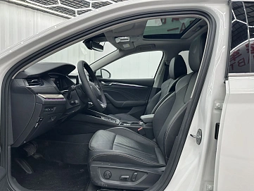 Skoda Octavia, 2022г, передний привод, робот