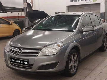 Opel Astra, 2012г, передний привод, механика