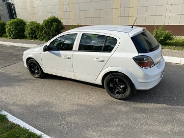 Opel Astra, 2012г, передний привод, механика