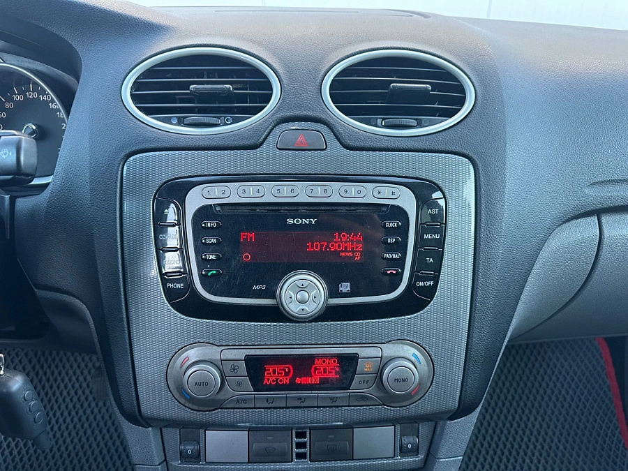 Ford Focus, 2010г., передний привод, автомат
