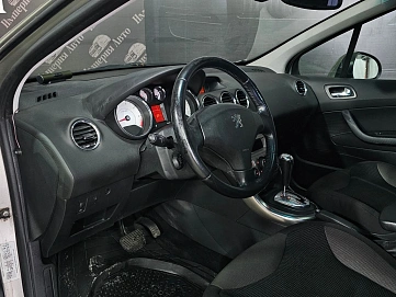 Peugeot 308, 2010г, передний привод, автомат