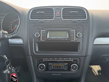 Volkswagen Golf, 2011г, передний привод, механика