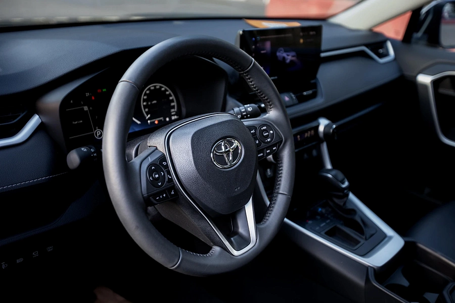 Toyota RAV4, 2023г., передний привод, вариатор