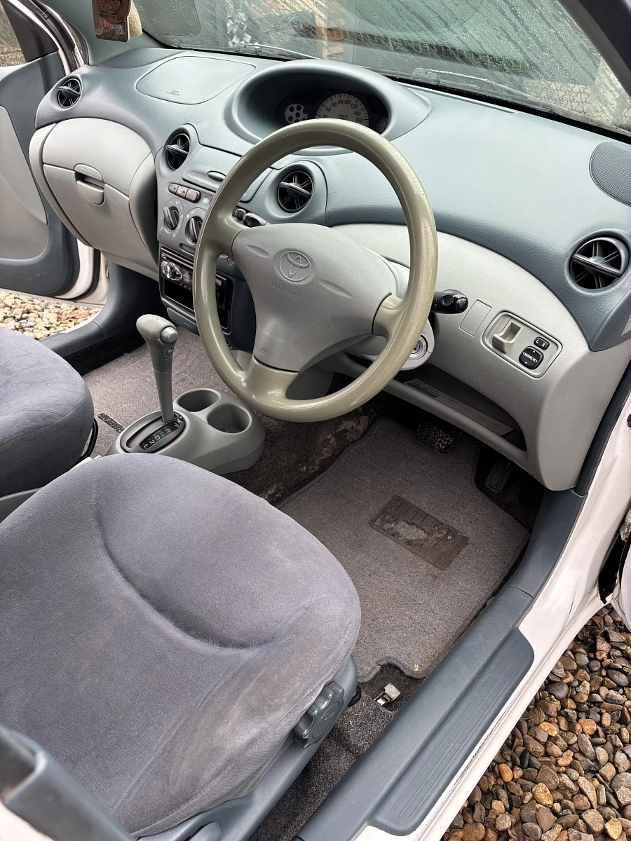 Toyota Vitz, 2001г., передний привод, автомат