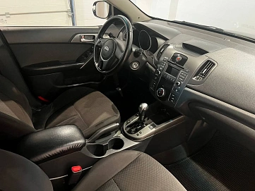 Kia Cerato, 2010г, передний привод, автомат