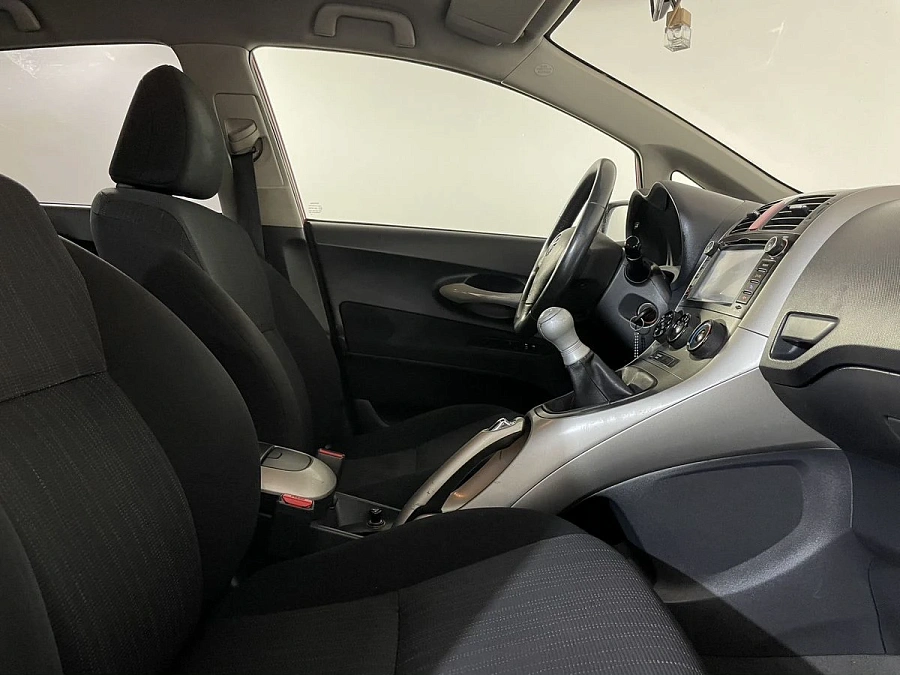 Toyota Auris, 2007г., передний привод, механика