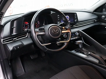 Hyundai Elantra, 2021г, передний привод, автомат