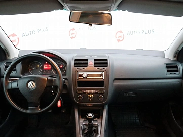 Volkswagen Golf, 2006г, передний привод, механика