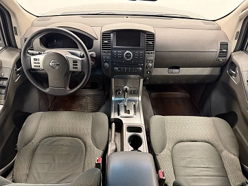 Nissan Pathfinder, 2011г., полный привод, механика