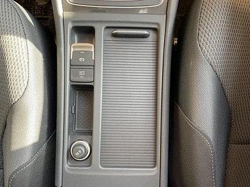 Volkswagen Golf, 2018г, передний привод, робот