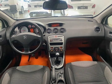 Peugeot 308, 2010г, передний привод, механика