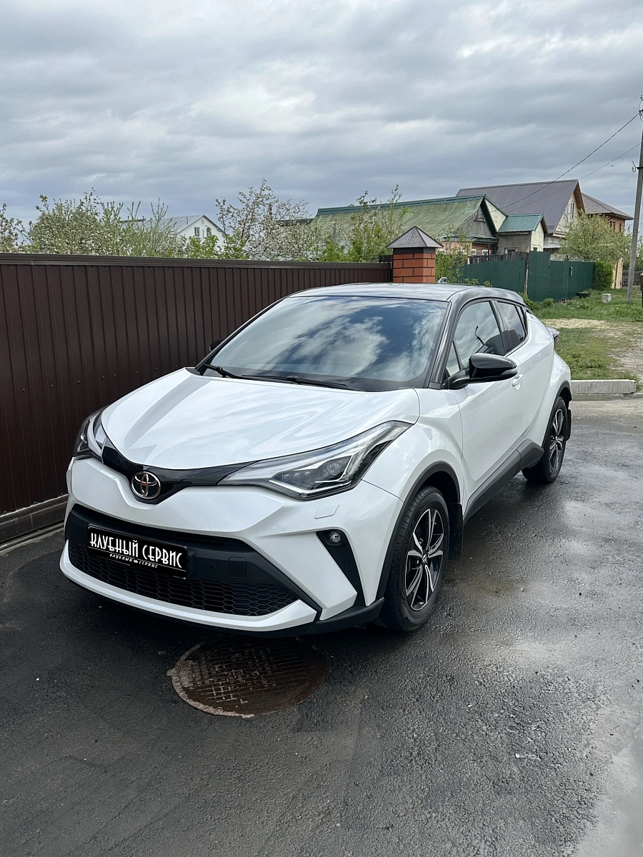 Toyota C-HR, 2023г., полный привод, вариатор