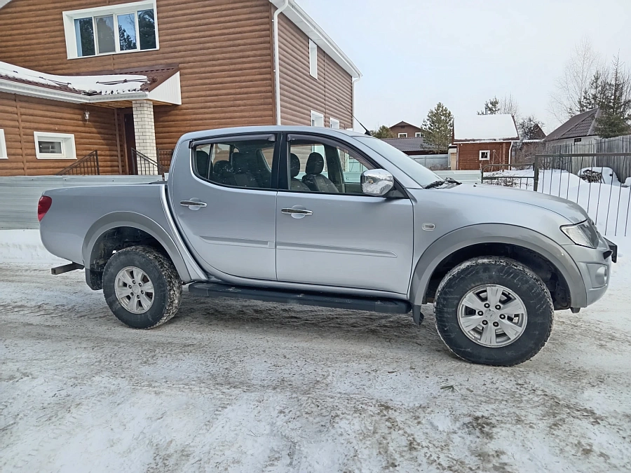 Mitsubishi L200, 2011г., полный привод, автомат