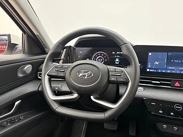 Hyundai Elantra, 2022г, передний привод, вариатор