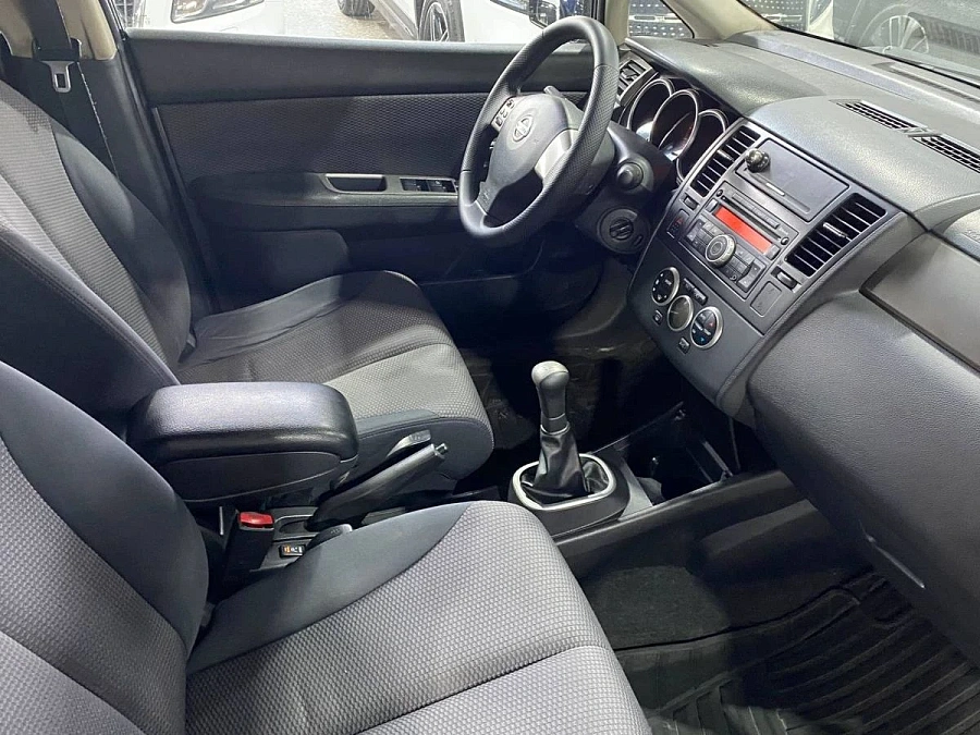 Nissan Tiida, 2008г., передний привод, механика