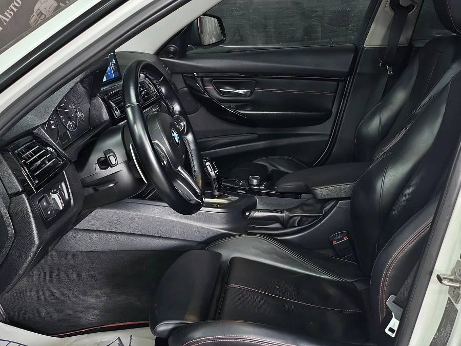 BMW 3 серии, 2012г., задний привод, автомат