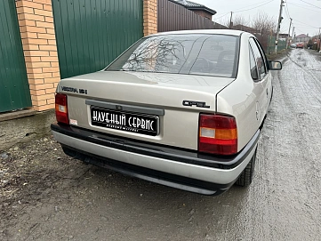 Opel Vectra, 1989г, передний привод, механика