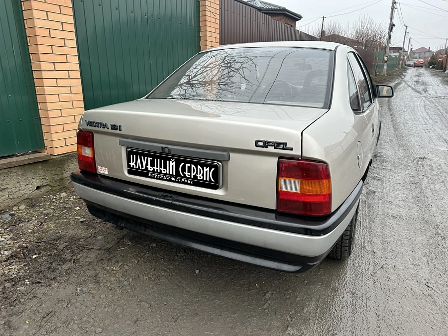 Opel Vectra, 1989г., передний привод, механика