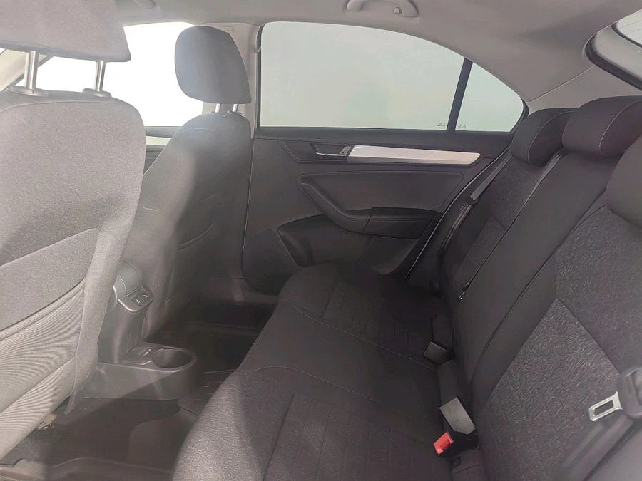 Skoda Rapid, 2021г., передний привод, робот