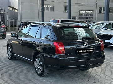 Toyota Avensis, 2003г, передний привод, автомат