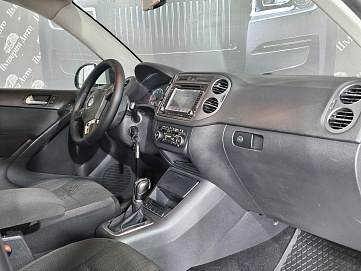 Volkswagen Tiguan, 2013г, передний привод, робот