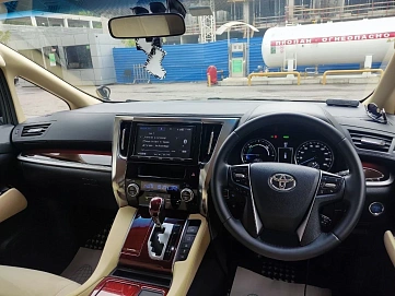 Toyota Alphard, 2017г, полный привод, вариатор